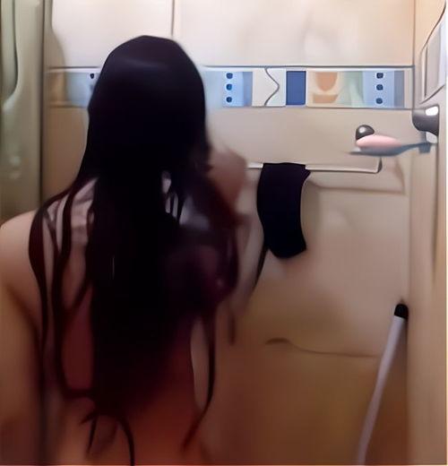 国产大学生洗澡在线观看,国产大学生洗澡在线观看，青春记忆中的温馨瞬间